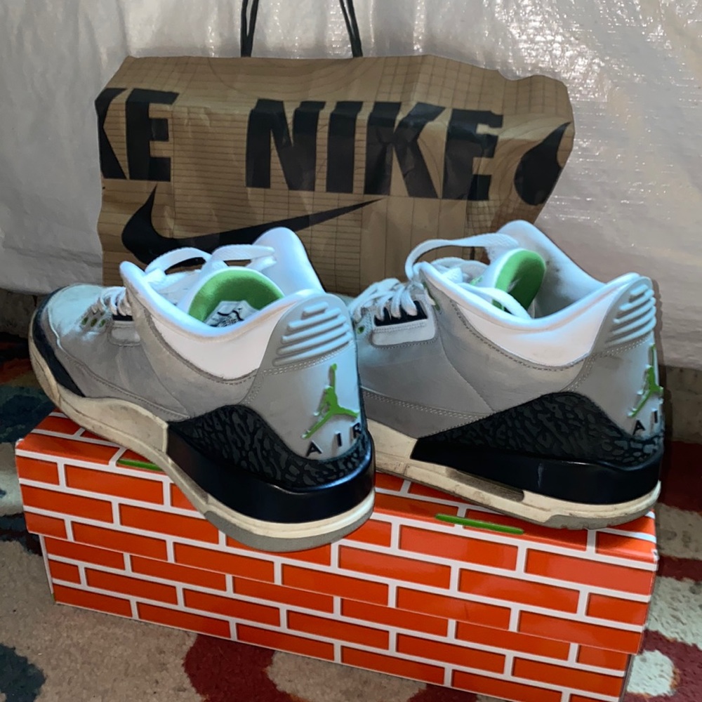 Jordan Retro 3 Chlorophyll Green. Mostly Gray with White and black accent.